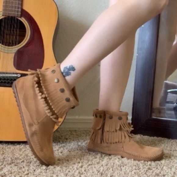 Minnetonka tan booties - Picture 2 of 2